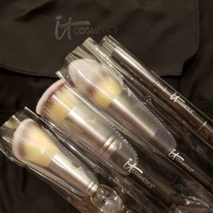 it cosmetics brush set and travel case